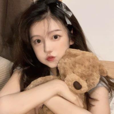 我就背首诗，你们咋全下跪了